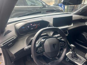 peugeot  2008 1,2 benzina  100 cavalli 