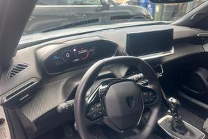 peugeot  2008 1,2 benzina  100 cavalli 