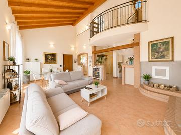 villa singola con ascensore e soppalco panoramico