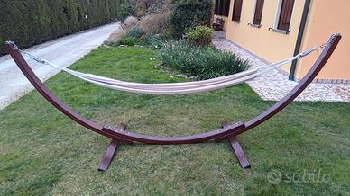 Amaca con struttura in legno