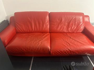 Divano  pelle rossa due posti