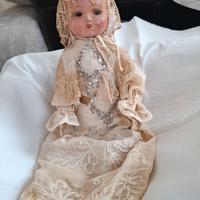 BAMBOLA IN CARTA PESTA