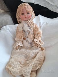 BAMBOLA IN CARTA PESTA