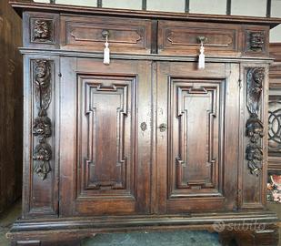 Credenza lombarda del 700
