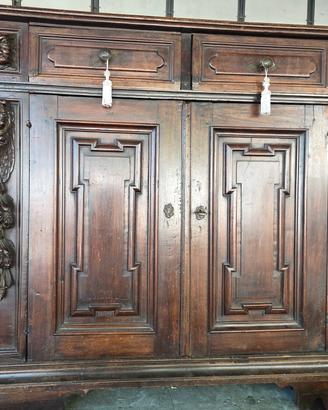 Credenza lombarda del 700