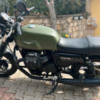 Moto Guzzi V7 Stone