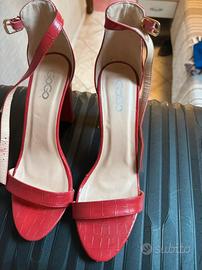 Sandalo in pelle martellata rosso
