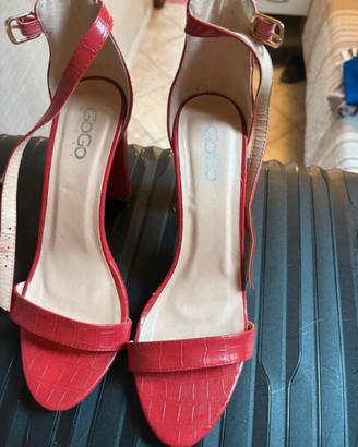 Sandalo in pelle martellata rosso