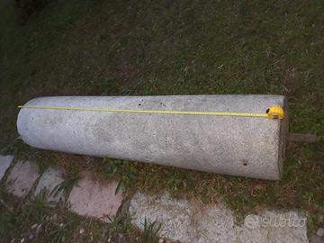 Rullo agricolo in granito antico
