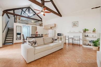 Bilocale arredato in via Manno