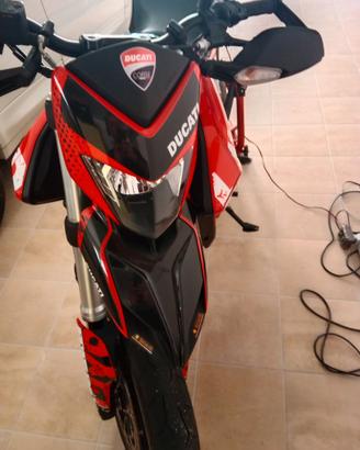 Ducati hypermotard 821