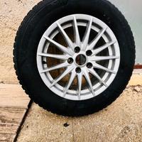 Cerchi con gomme invernali e tmps