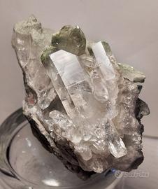 Cluster di cristalli di Quarzo con Clorite