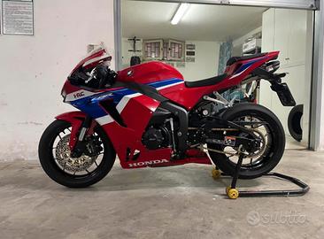 Honda CBR 600 RR 2025 tenuta maniacalmente LEGGI