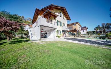 AMPIA VILLA BIFAMILIARE IN CLASSE D!!