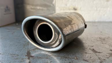 Terminale di scarico auto universale