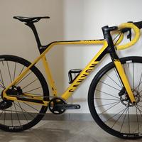 Canyon Inflite CF SLX  con o senza ruote 