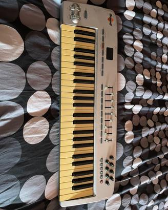Tastiera midi M Audio