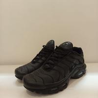 Scarpe uomo Nike air max plus
Colore Nero - TG 43