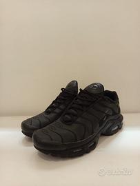 Scarpe uomo Nike air max plus
Colore Nero - TG 43