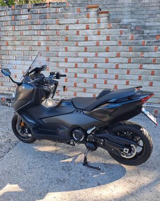 Yamaha TMax 560