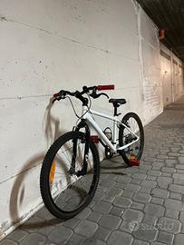 Mountainbike MTB bianca e rossa