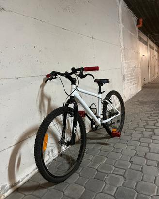 Mountainbike MTB bianca e rossa