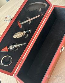 Scatola con set accessori per vino