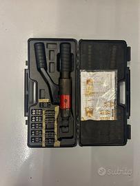 Pressa capicorda oleodinamica