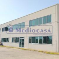 Capannone con uffici ed ampio parcheggio