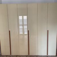 Armadio a sei ante battenti