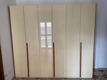 Armadio a sei ante battenti