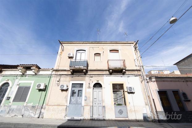 Rif.PR97| casa semi ind. catania