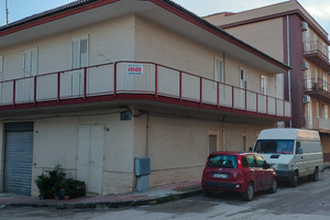 Stabile zona ufficio dell' entrate