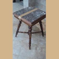 Tavolino in noce con piano in noce