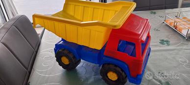 Camion giocattolo