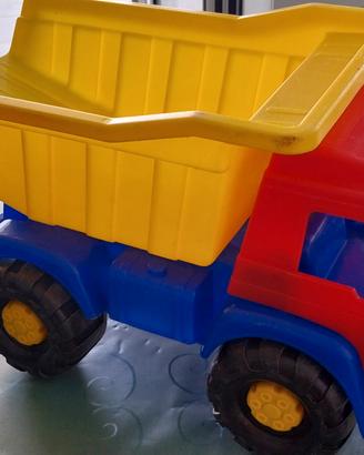 Camion giocattolo