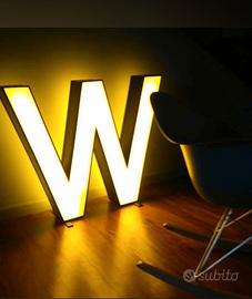 w doppia luce neon