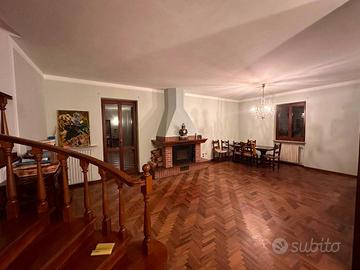 Appartamento di 170 m² con 4 locali e box auto a C