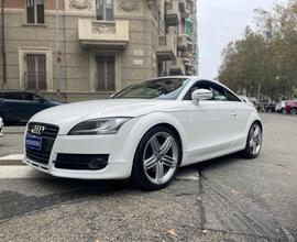 AUDI TT Coupé 2.0 TDI quattro S-LINE