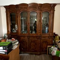 Vetrina classica in noce