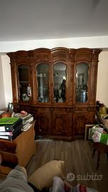 Vetrina classica in noce