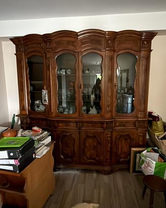 Vetrina classica in noce
