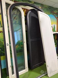 Finestre in legno e alluminio con persiane