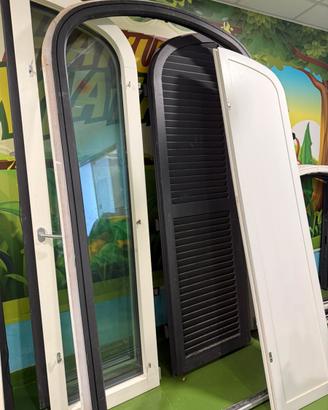 Finestre in legno e alluminio con persiane