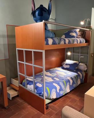 Letto a castello con scaletta contenitore
