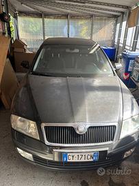 Auto Skoda Octavia berlina 2.0 FSI