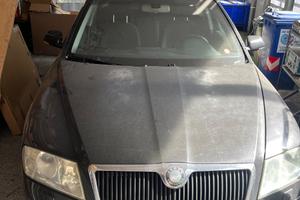 Auto Skoda Octavia berlina 2.0 FSI