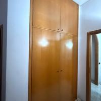 Armadio a muro incassato in legno