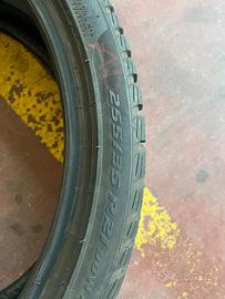 Gomme antineve tesla y  performance
